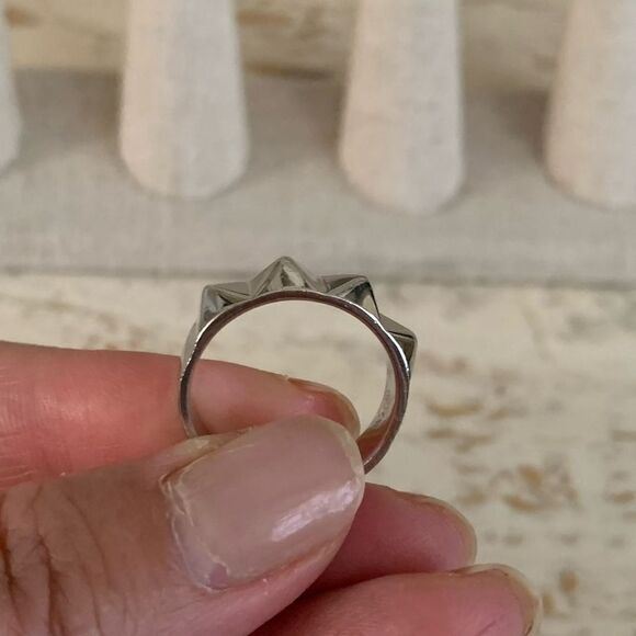 Pyramid ring  - Picture 3 of 3